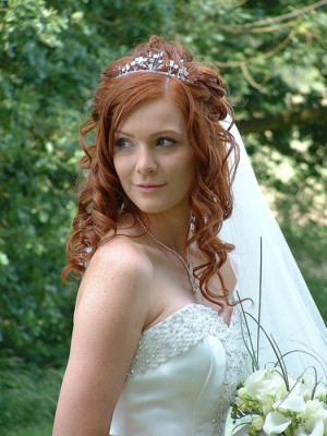 12-Most-Beautiful-Wedding-Hairstyles-for-Long-Hair-with-Tiara-13