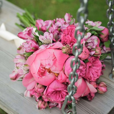 8319722f5106ef83393881a8871fc395-pink-alstroemeria-wedding-bouquet