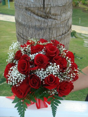 Red-Roses-Bridal-Bouquet-1