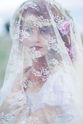 bridal-veil-lace-red-head-beauty-romantic-brides-pinterest