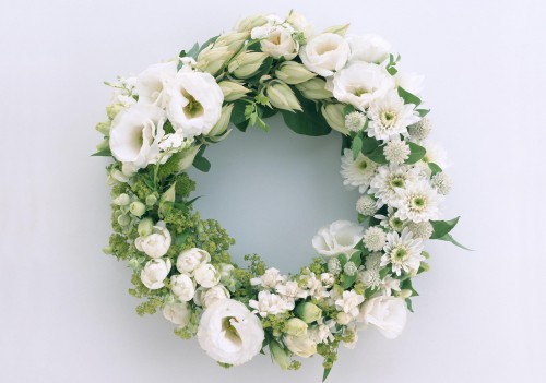 chrysanthemums_lisianthus_russell_wreath_hd-wallpaper-66380