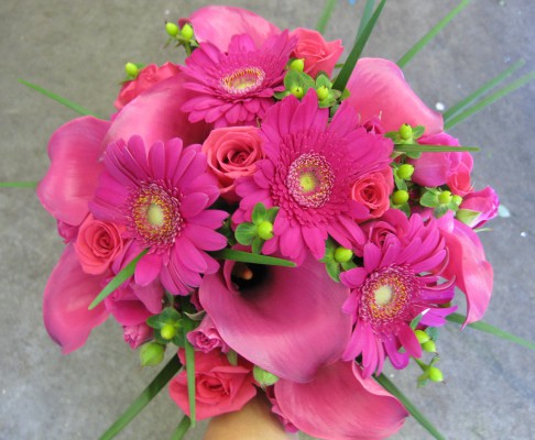 hot-pink-roses-and-mini-calla-lilies