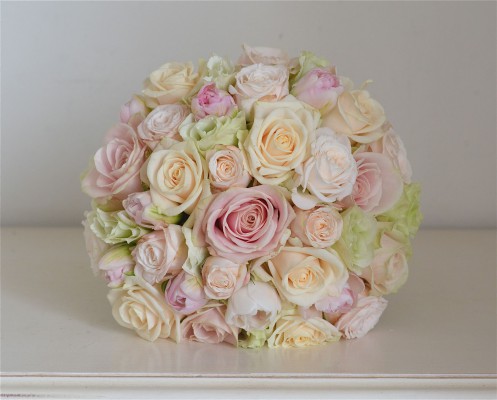 pale-pink-cream-green-bouquet-roses