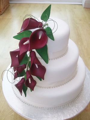 red-calla-lily-wedding-cake-design-4