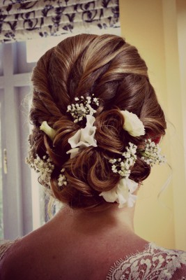 vintage-hair-with-fresh-flowers