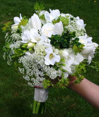 white-and-green-roses-tulips-freesia