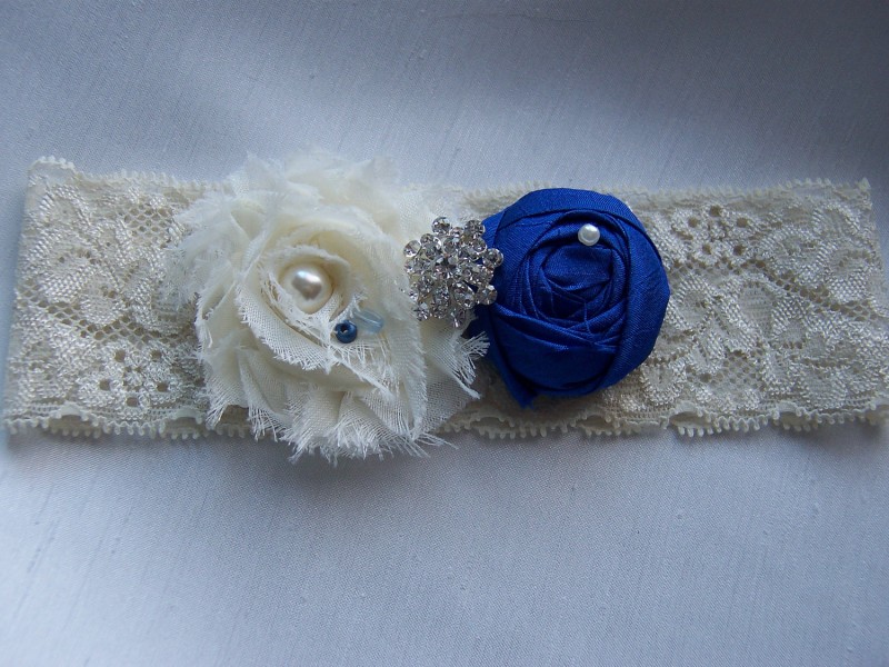 bridal-style-wedding-ideas-something-blue-etsy-bridal-garter.original