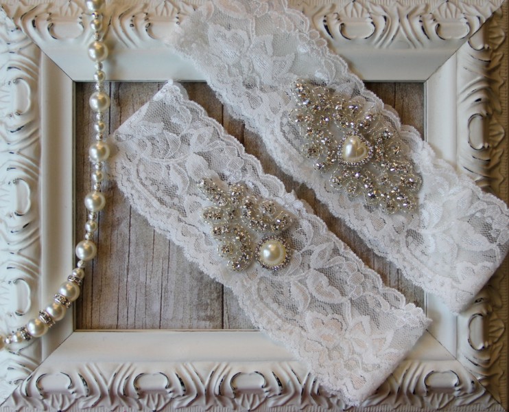import-Wedding_Garter_Set_with_an_Ivory_Pearl_Heart_on_Comfortable_Ivory_Lace_Bridal_Garter_Set-088111815a210da7437128c91136d6c0