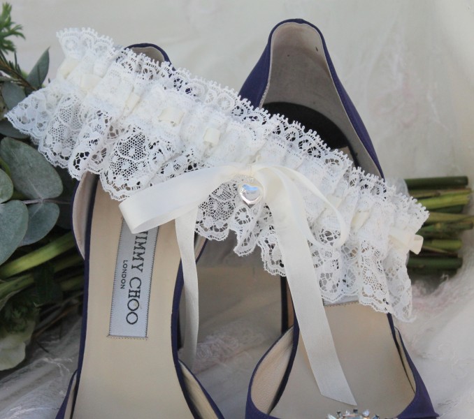 nottingham-lace-luxury-bridal-wedding-garter-silk-ribbon