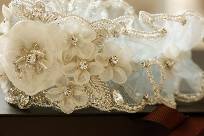 wedding_garters_in_blue_roma-5