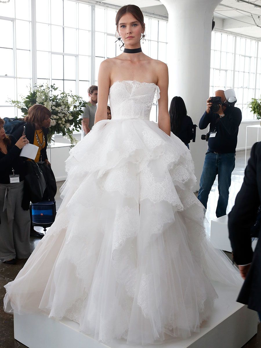 Marchesa 2018: классические силуэты в новых формах