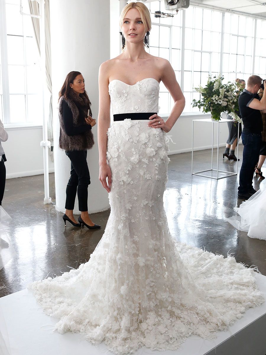 Marchesa 2018: классические силуэты в новых формах