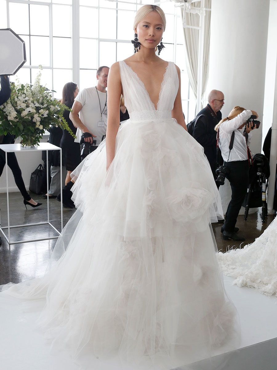 Marchesa 2018: классические силуэты в новых формах