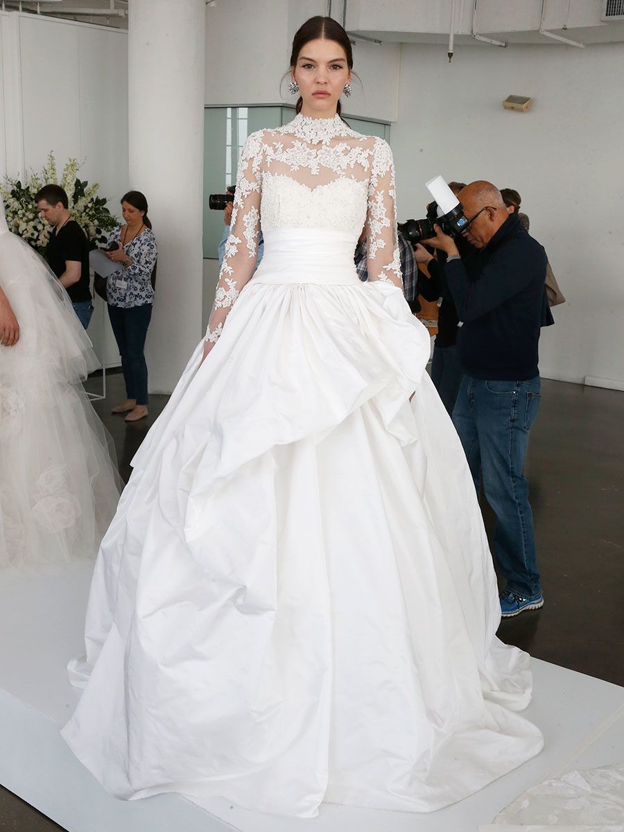 Marchesa 2018: классические силуэты в новых формах