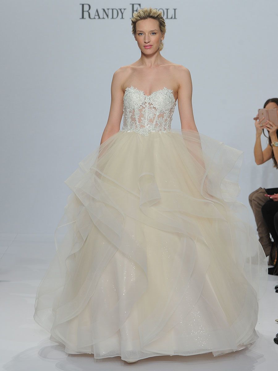 Randy Fenoli 2018: мерцающие свадебные платья делают гламурное заявление