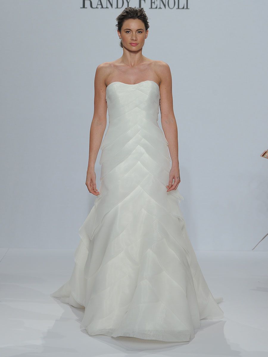 Randy Fenoli 2018: мерцающие свадебные платья делают гламурное заявление