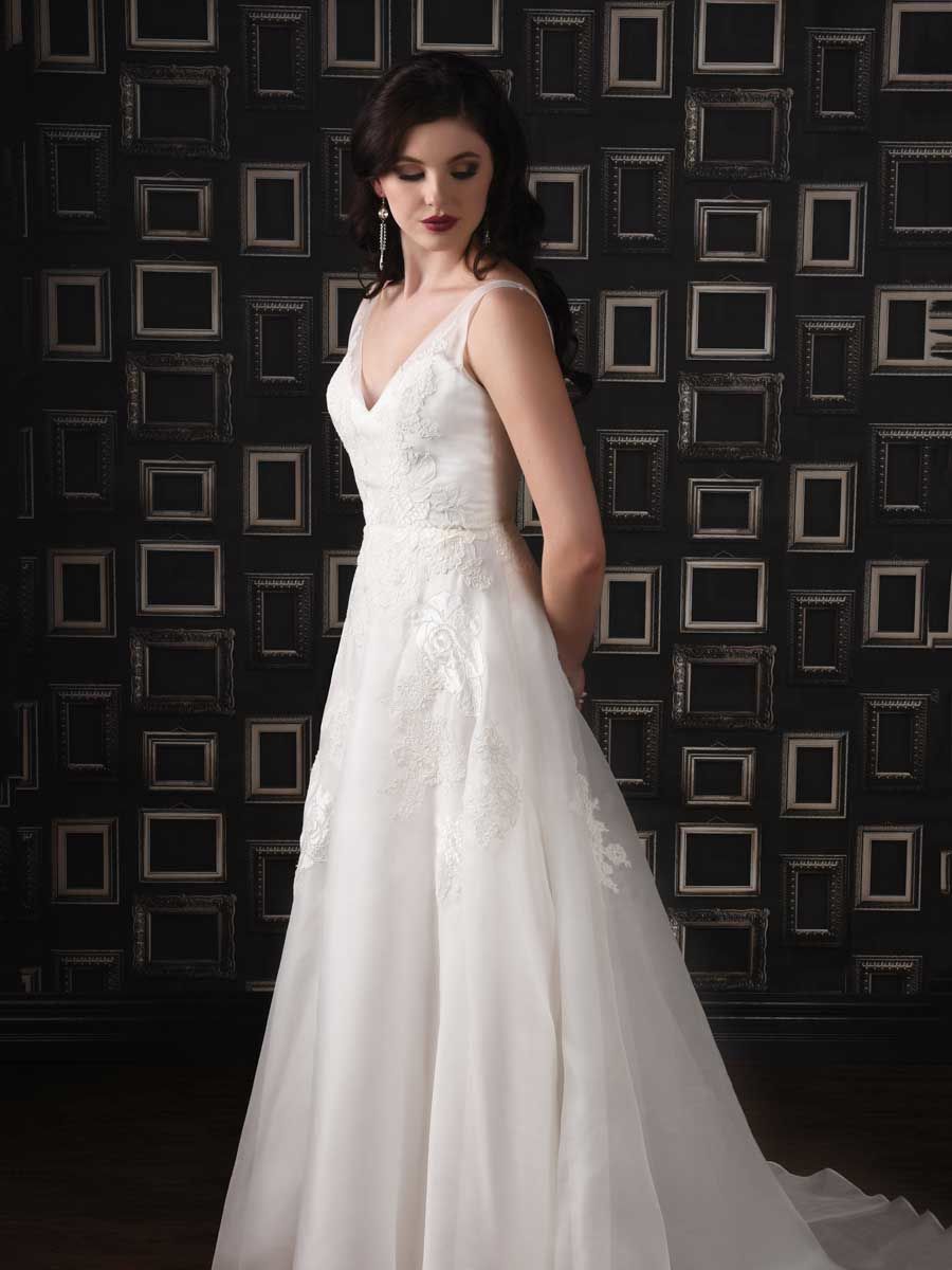 Modern Trousseau Весна 2019: свадебные платья с винтажным дизайном