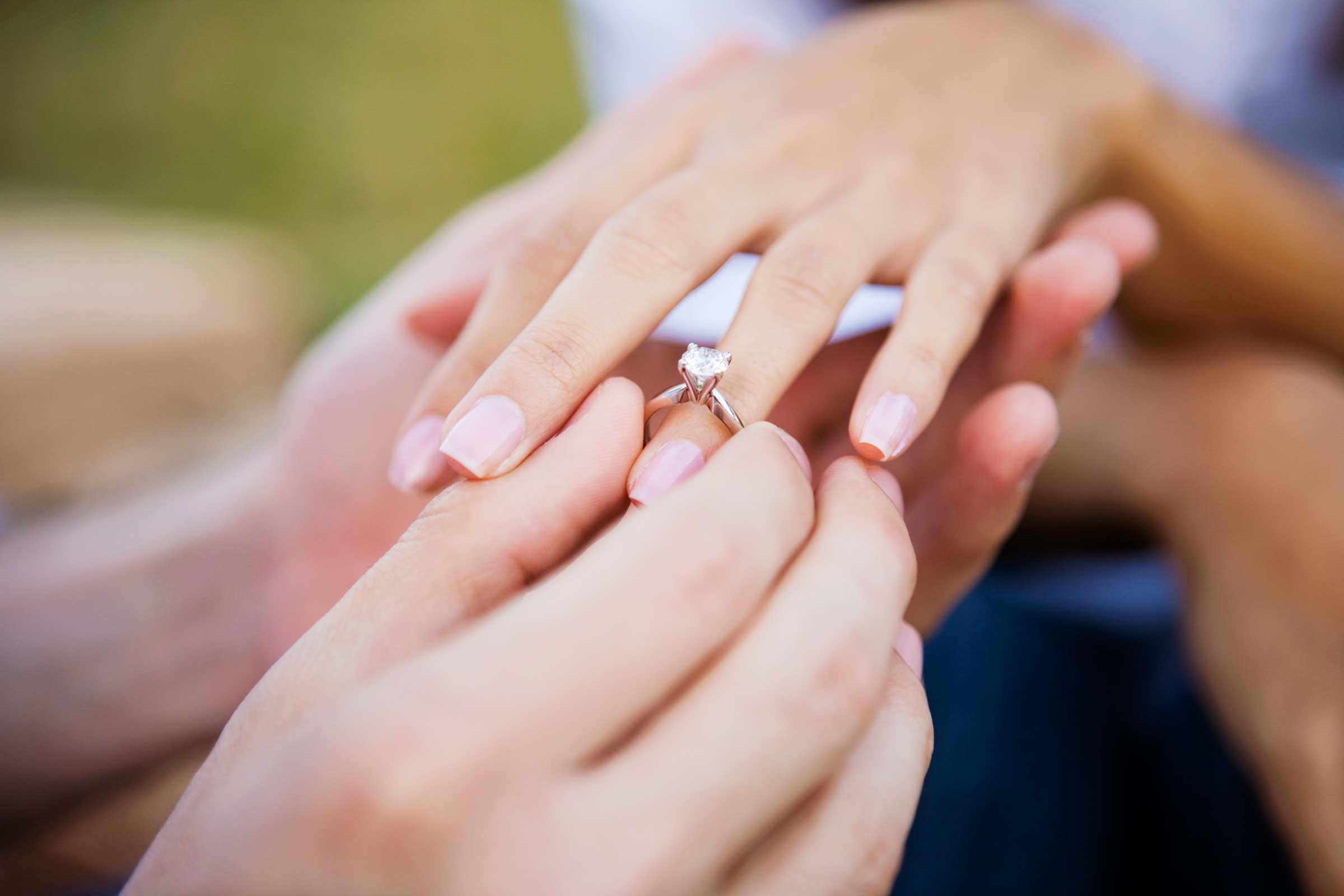 Как носить свадебное кольце