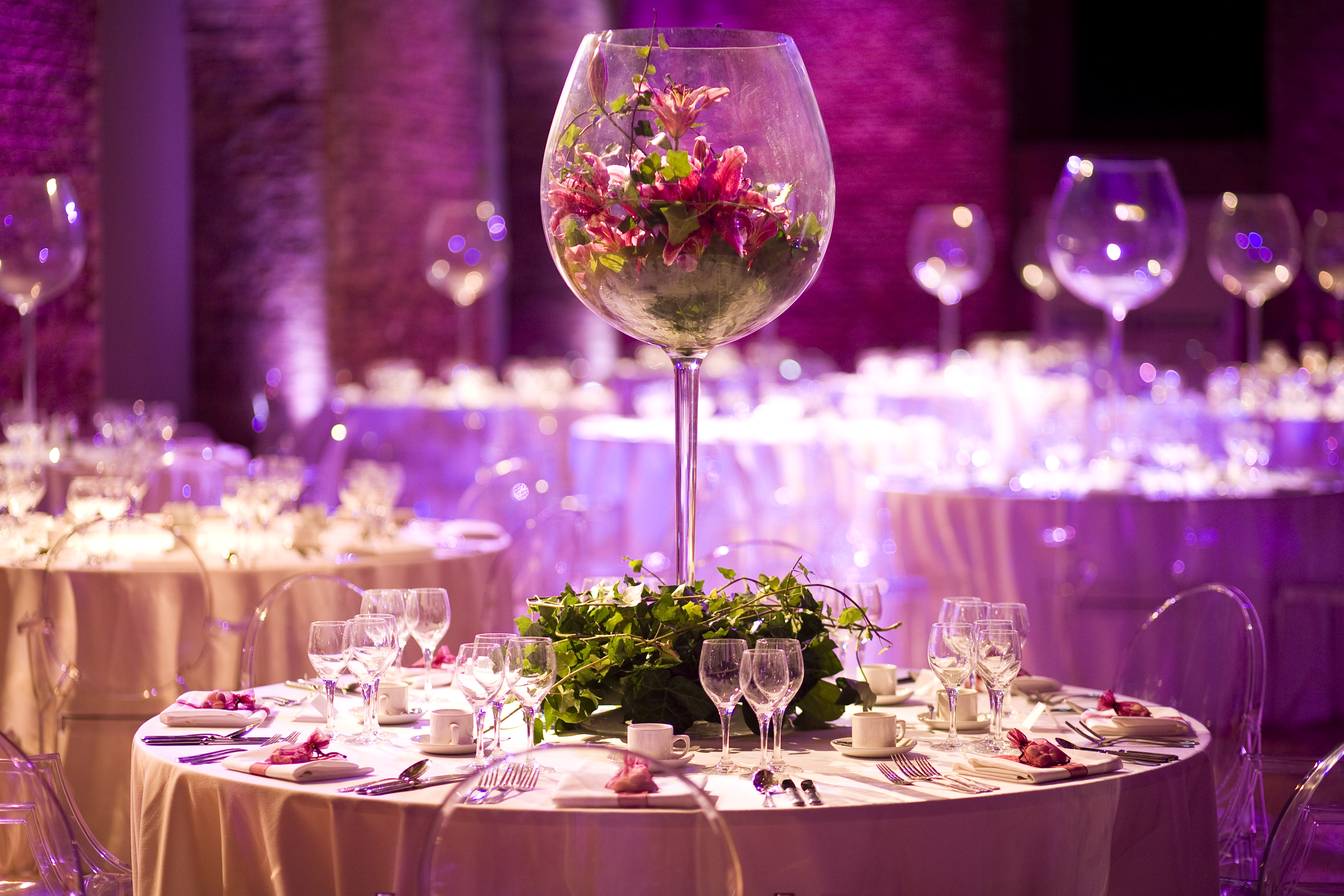 Украшение столов гостей на свадьбу (50 фото)
