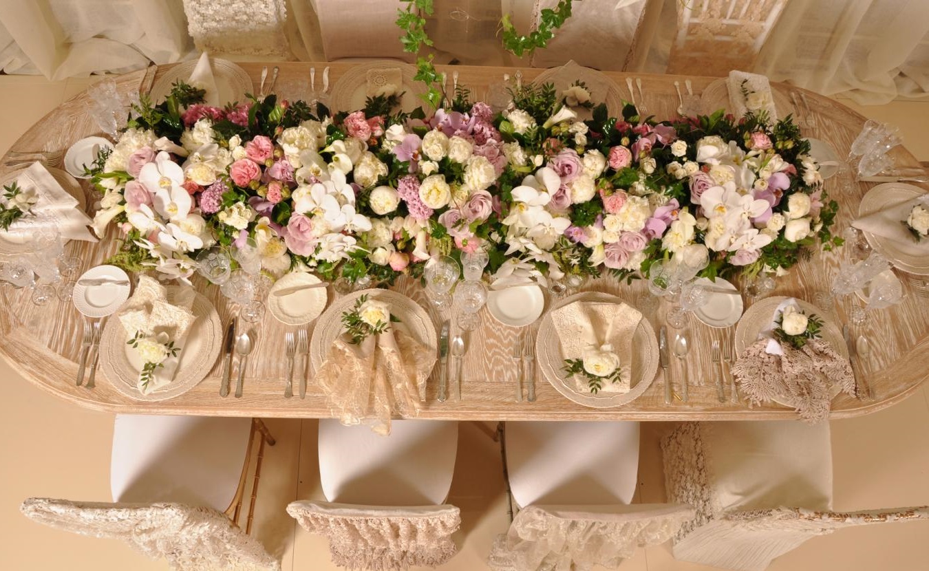 Свадебные украшение стола сверху