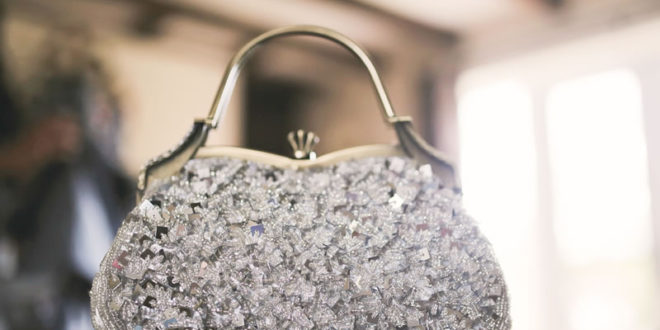 17 вещей, которые должны быть в сумочке для "выживания" в день свадьбы