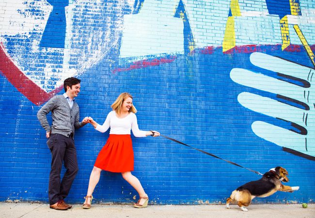 22 фотографии помолвки с собаками, которые растопят ваше сердце