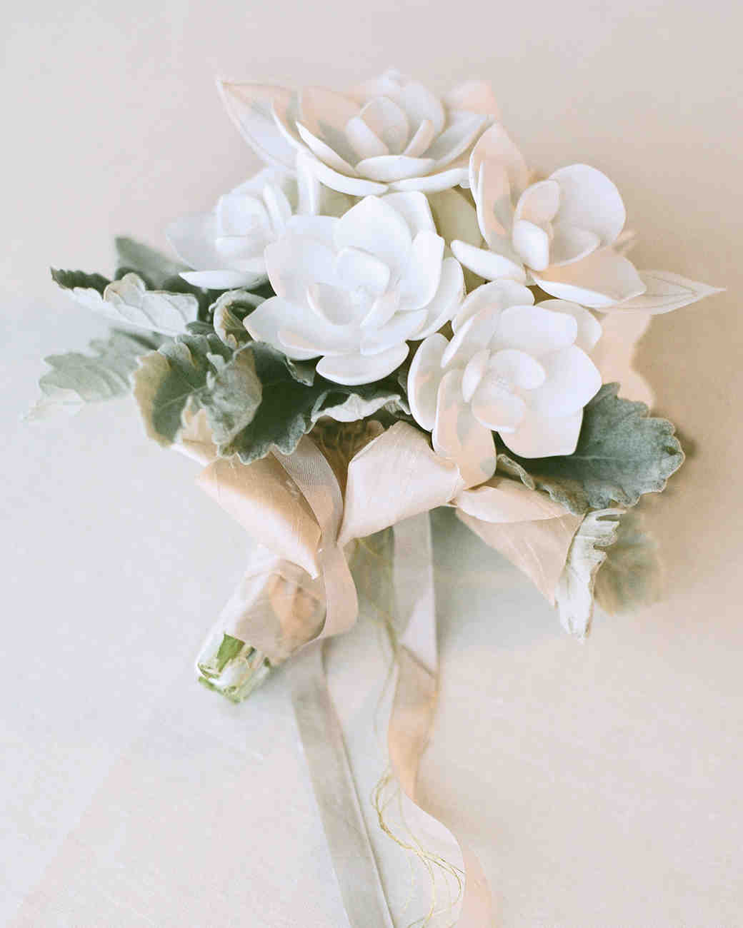 Уникальные свадебные букеты без цветов (21 фото)