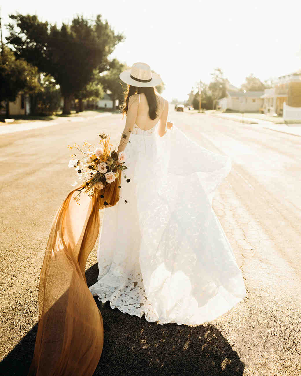 20 уникальных способов носить шляпу в день свадьбы