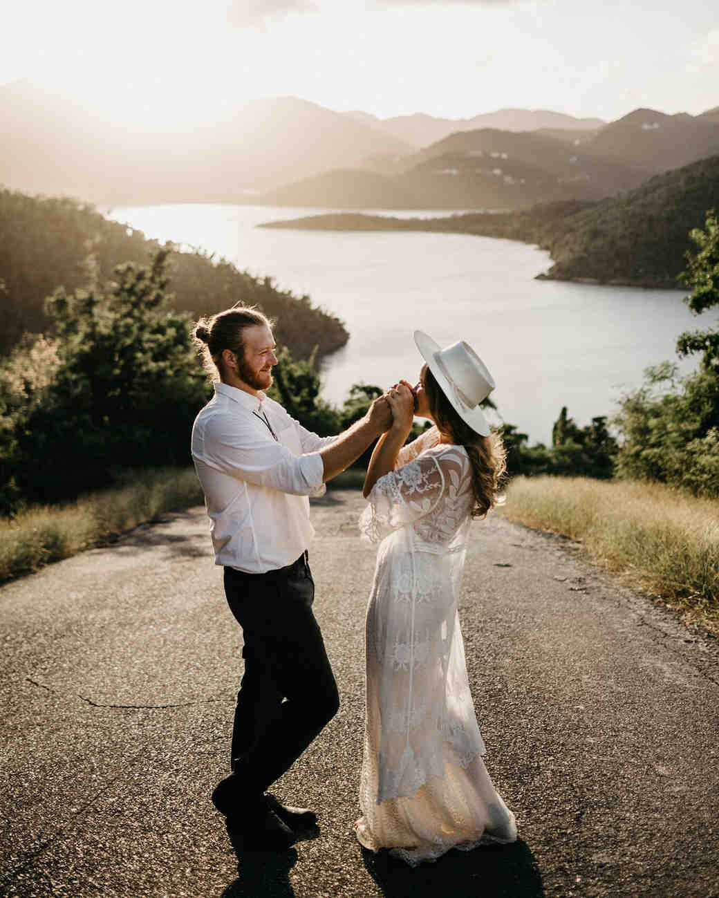 20 уникальных способов носить шляпу в день свадьбы