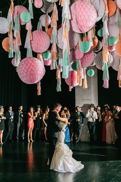 50 идей использования в свадебном декоре бумажных элементов (50 фото)