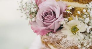 Мастер-класс: украшаем свадебный торт цветами