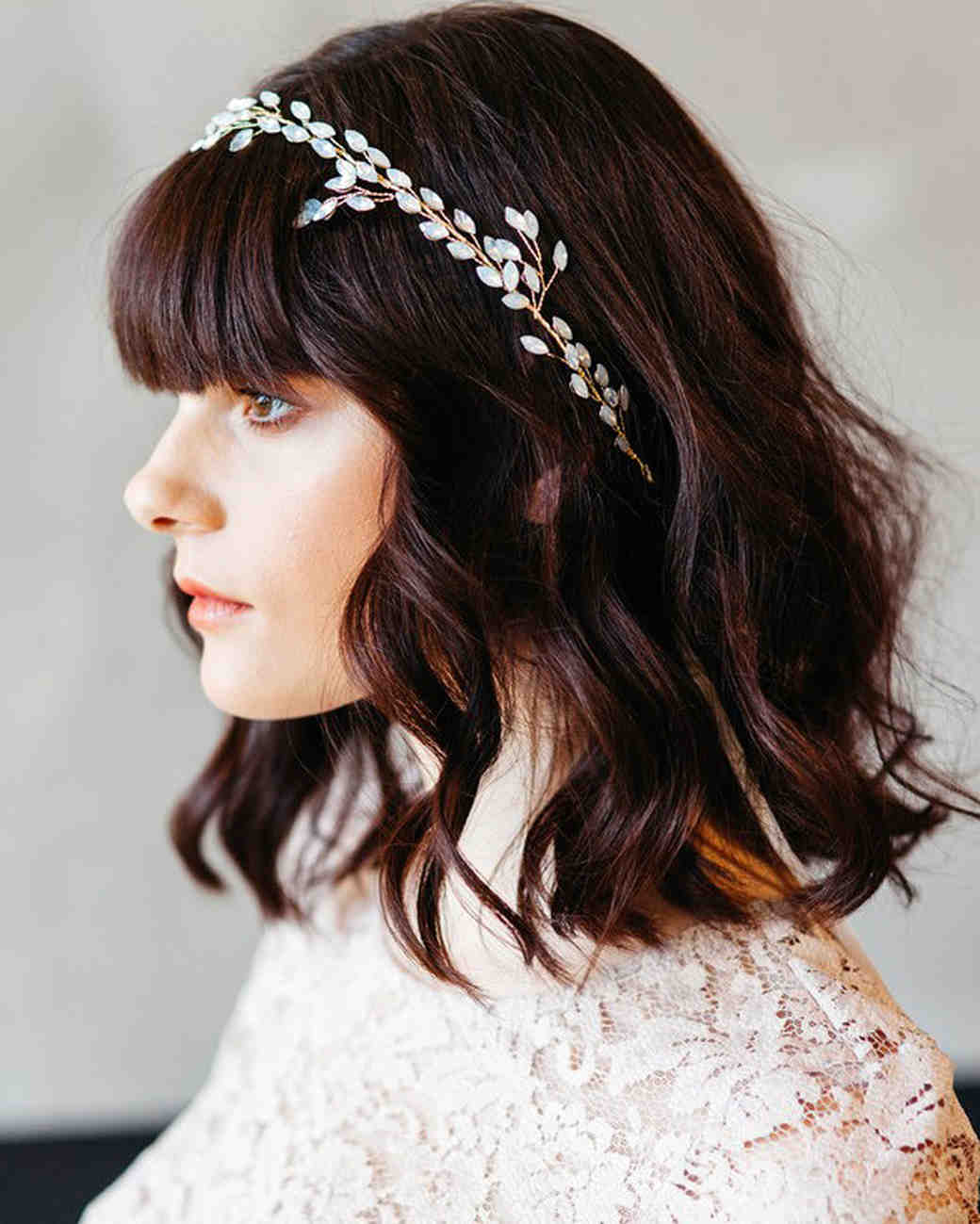 28 современных аксессуаров для волос в день свадьбы