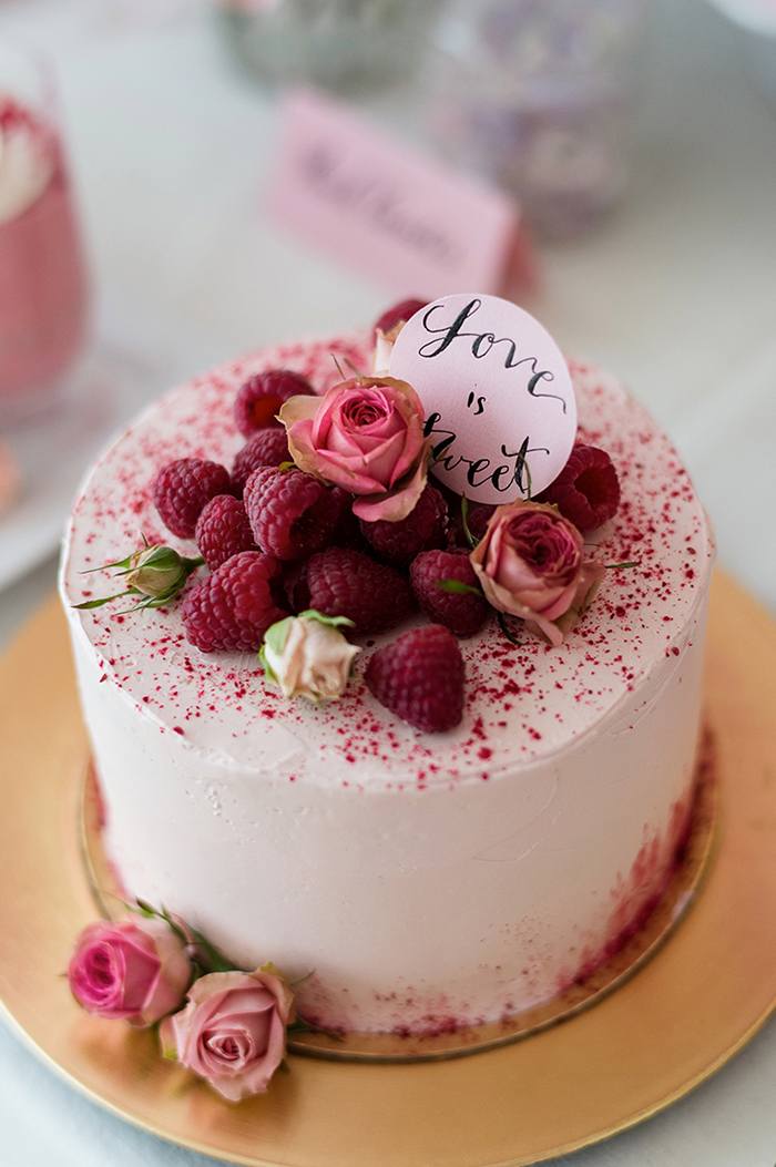 17 аппетитных летних ягодных свадебных тортов