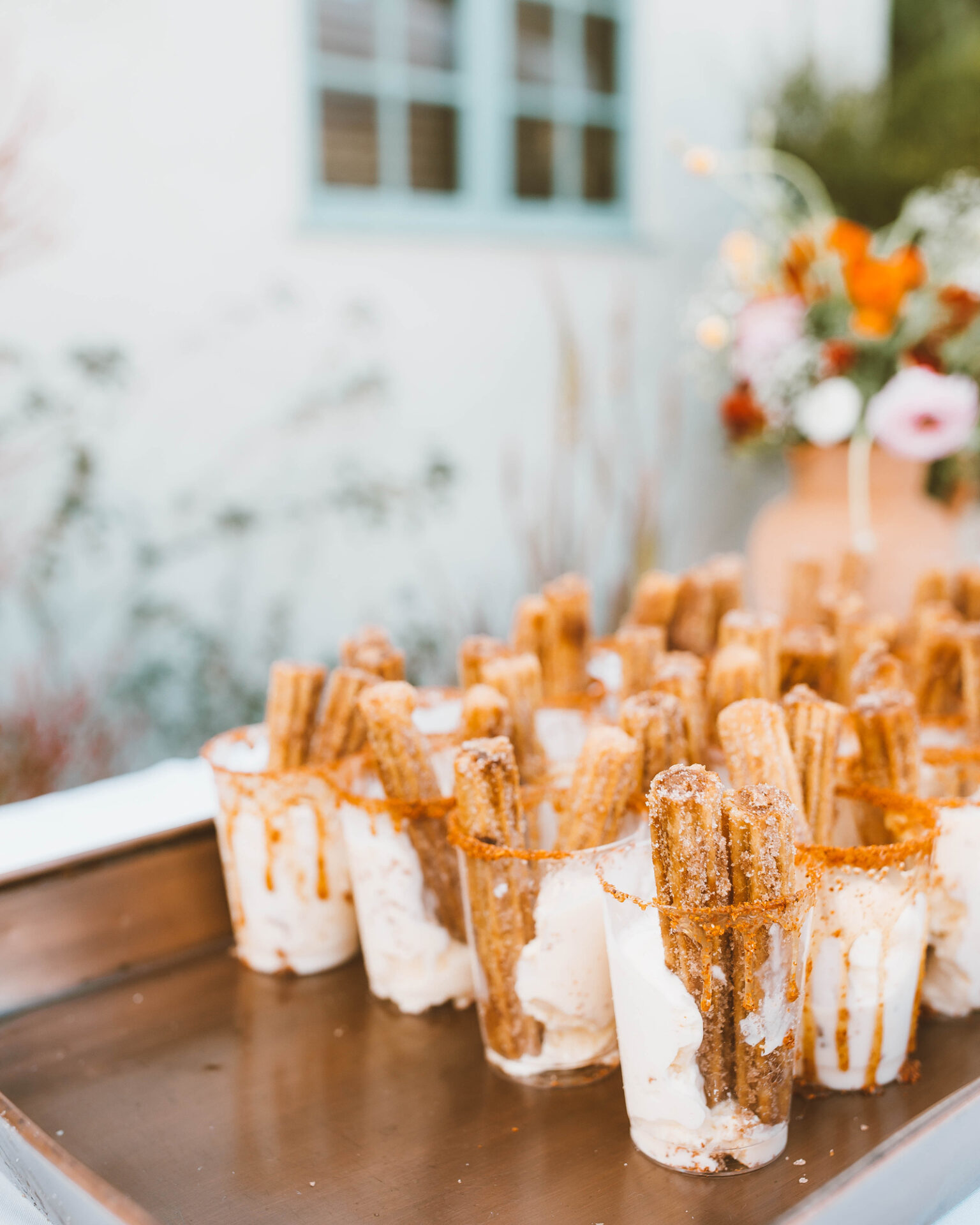 Аппетитные способы подачи мороженого на свадьбе