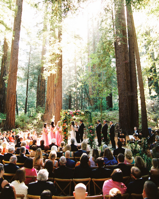 20 способов украсить свадебную церемонию под деревьями