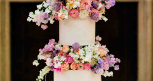 Свадебные торты с цветочными рядами