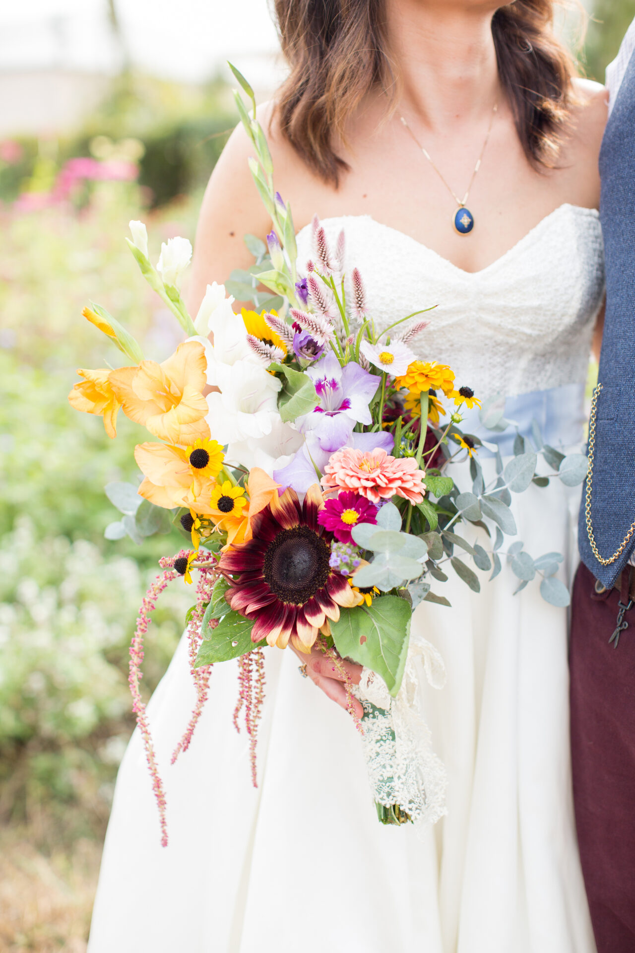 20 букетов подсолнечника, которые скрасят ваш день свадьбы