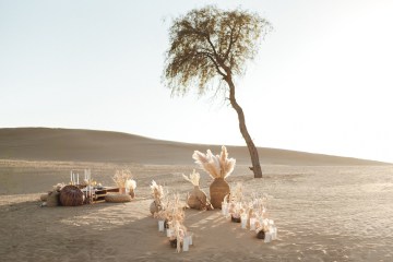 Свадебное вдохновение в богемной пустыне Дубая в мечтательных нейтральных тонах
