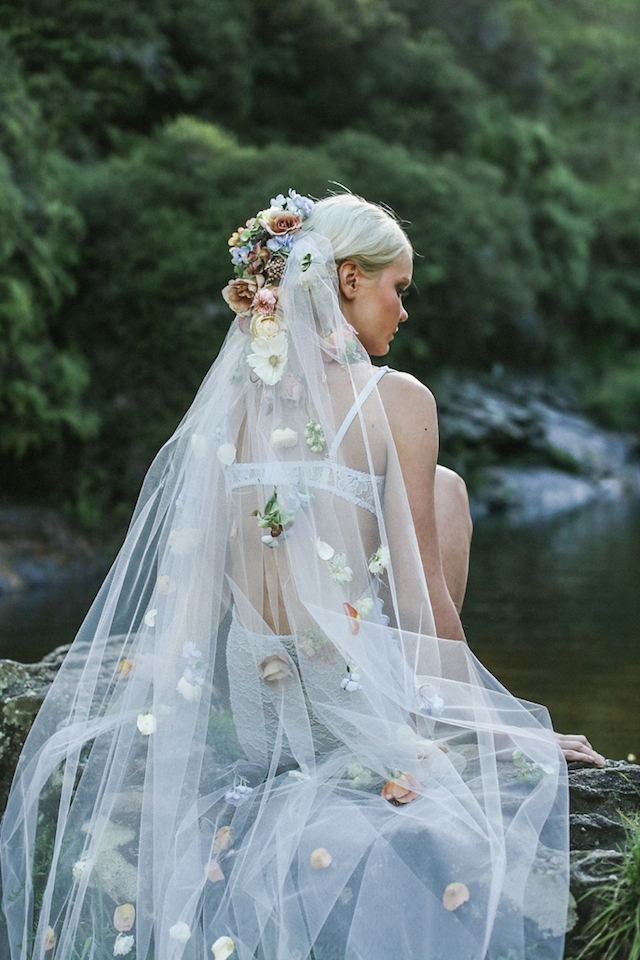 Нетрадиционные свадебные фаты для модной невесты