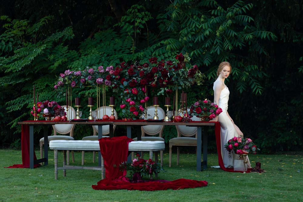 Самое роскошное свадебное вдохновение для осенней свадьбы в бордовом цвете
