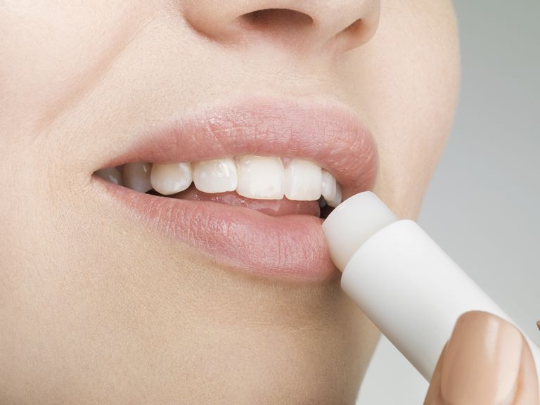 Следуйте этим 6 шагам, чтобы улучшить внешний вид губ