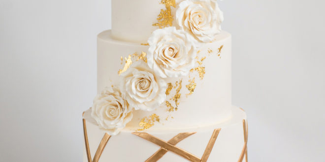 Сахарные цветы выведут ваш свадебный торт на новый уровень