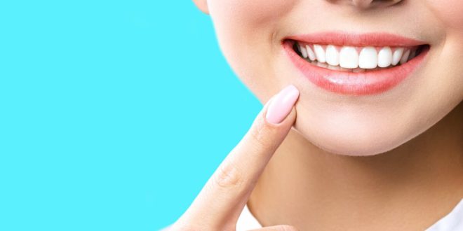 Можно ли отбелить зубы естественным путем?