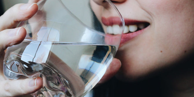 Первые признаки того, что вы пьете слишком много воды