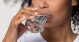Является ли питье обычной воды единственным здоровым способом утоления жажды?