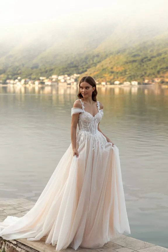 Новые свадебные платья Elena Morar