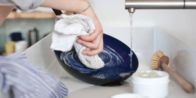 Как очистить эмалированную чугунную посуду, чтобы она служила долго