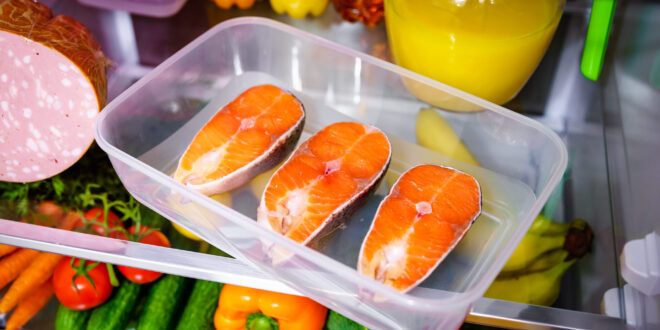 Как правильно хранить рыбу (чтобы не пахло в холодильнике)