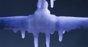 Как разморозить и предотвратить замерзание водопроводных труб