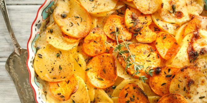 В чем разница между запеченным картофелем и картофелем-гратеном?